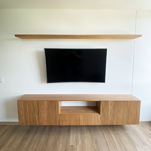 Mueble ranurado flotante roble