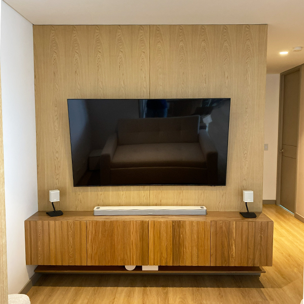 Mueble ranurado con tablero