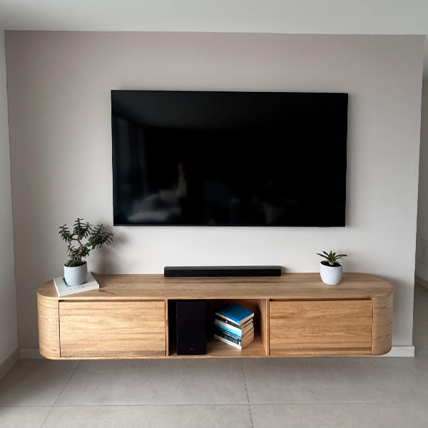 Mueble curvo con puertas